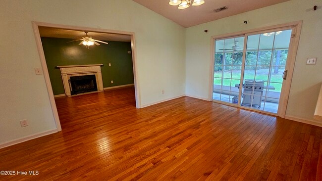Building Photo - 830 Wood Creek Dr