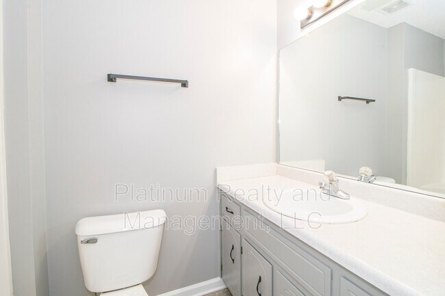 Building Photo - 1212 Kendall Dr