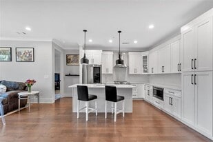 Building Photo - 6890 Peachtree Dunwoody Rd