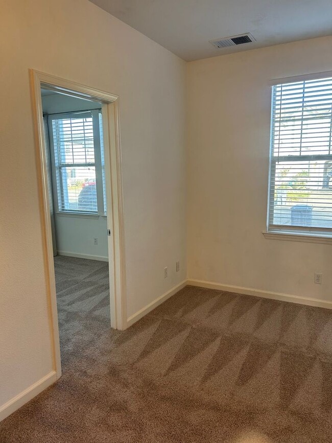 Building Photo - Great location- Granny unit available now