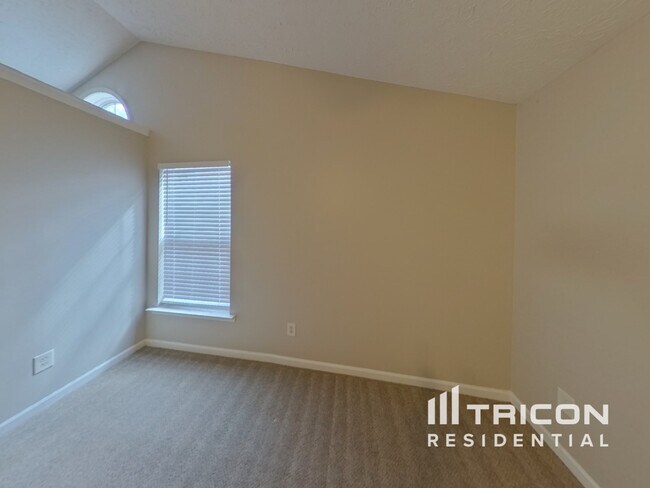 Building Photo - 9521 Lakeview Rd