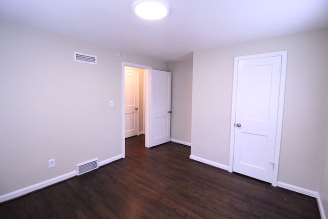 Building Photo - May FREE On This Updated 1 Bedroom 1 Bath Duplex in Navy Hill Area in Olathe