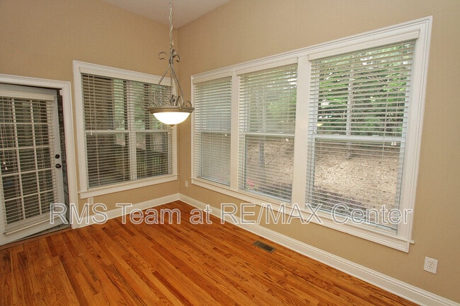 Building Photo - 3029 Woodwalk Dr