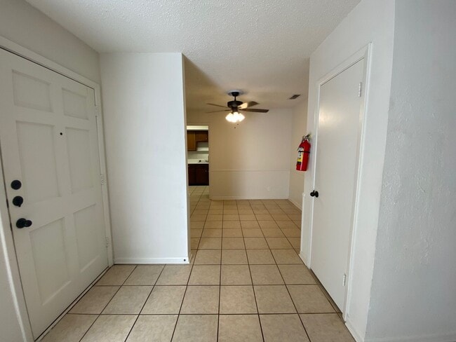 Building Photo - Duplex Homes 3/2/2