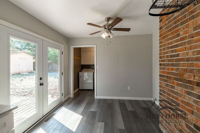 Building Photo - 190 Brentwood Dr