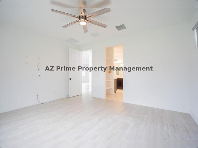 Building Photo - 16512 W Desert Ln