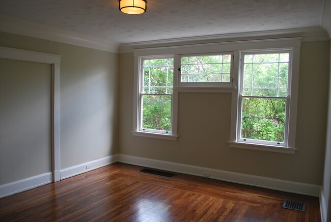 living room - 933 Marion Ave