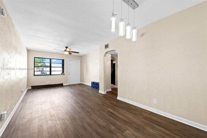 Building Photo - 1315 N 19th Ave