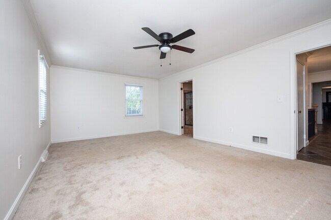 Building Photo - 114 Newman St