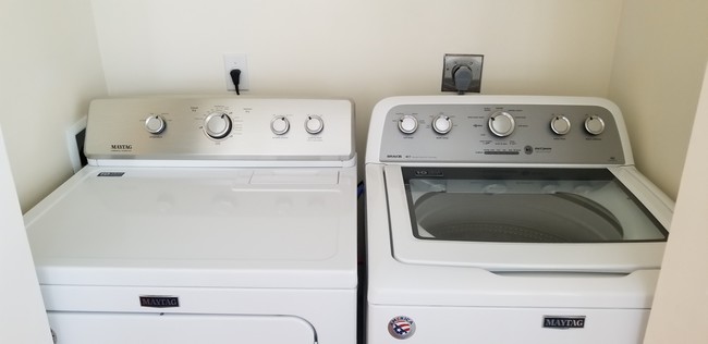 High efficiency, high capacity washer and dry - 5799 NE Island Cove Way