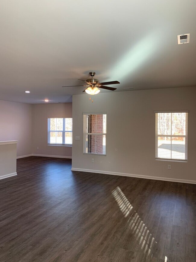 Building Photo - Now Pre-Leasing — Spacious 3 Bed, 2.5 Bath Home in Cullman!