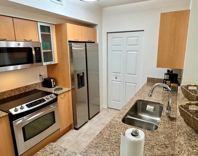 Building Photo - 625 Casa Loma Blvd