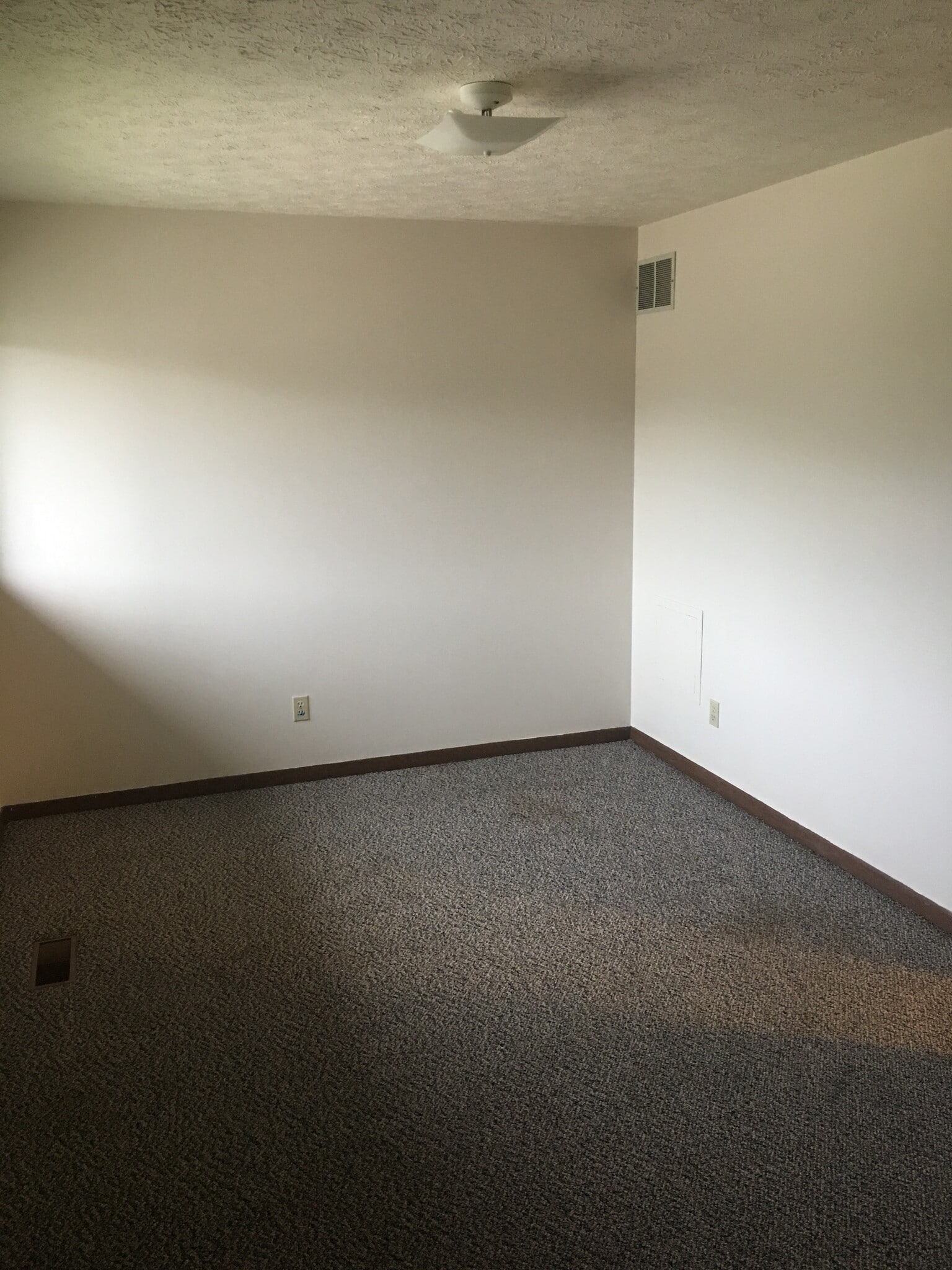 Building Photo - 1131 Townsview Pl