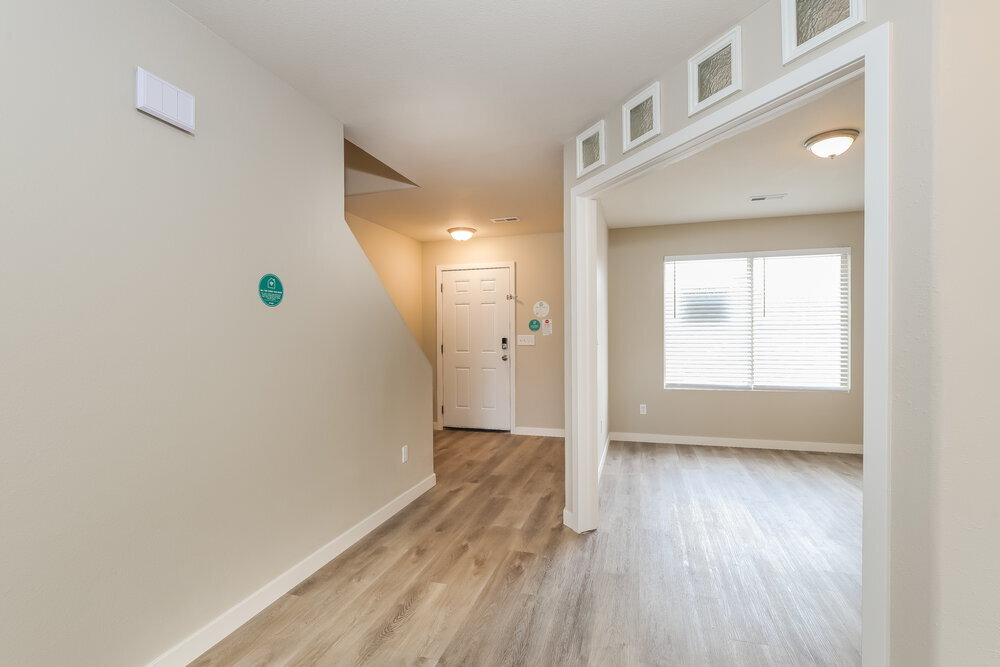 Building Photo - 485 River Way