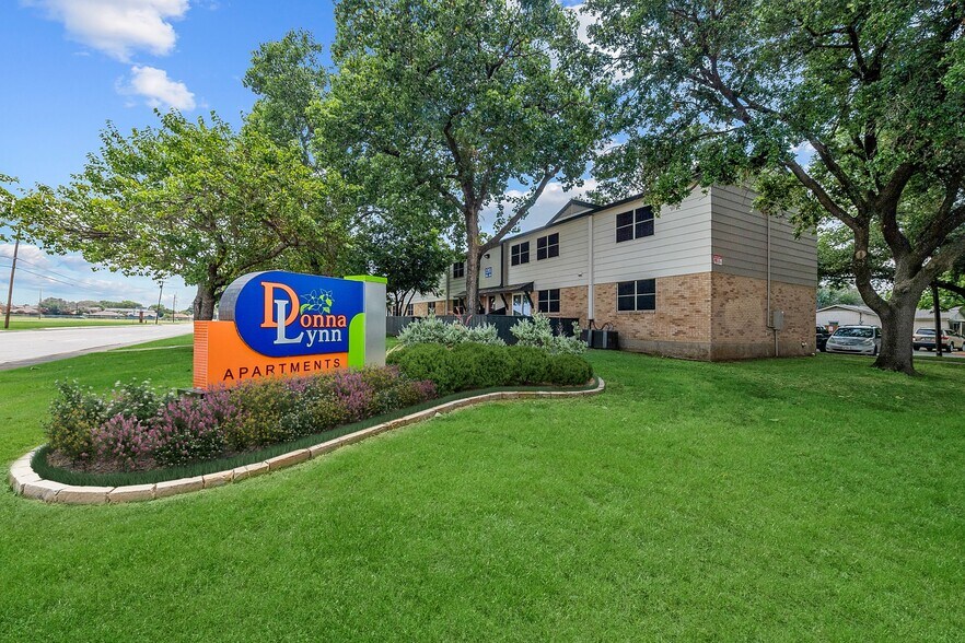 Donna Lynn Apartments 1201 E Marshall Dr Grand Prairie TX 75051