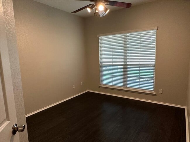 Building Photo - 1600 McDowell Bend