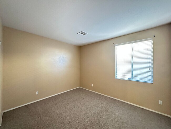 Building Photo - Discovery Hills