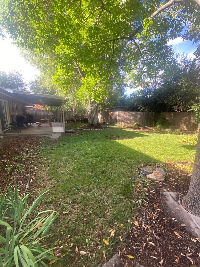 Building Photo - Charming 3 Bed, 1.5 Bath Home in Central F...