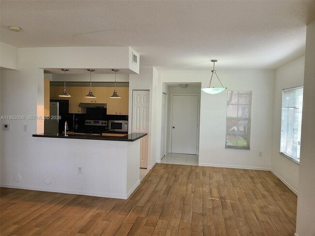 Building Photo - 2541 Centergate Dr