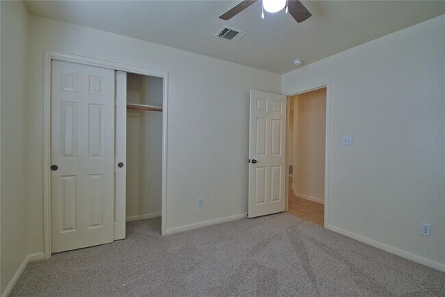 Building Photo - 7749 Squirrel Hollow Dr