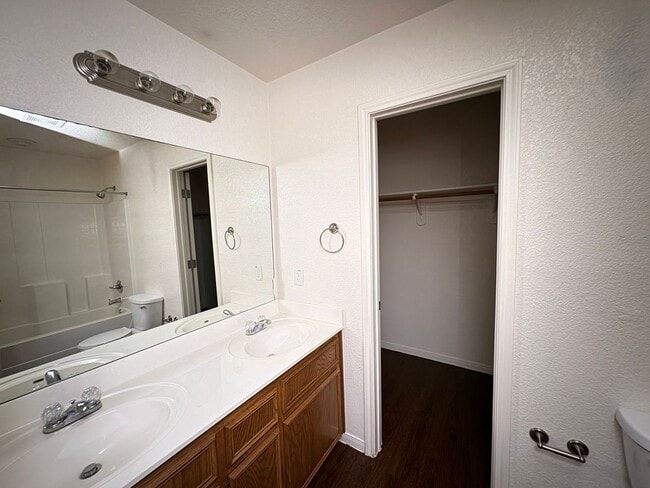 Building Photo - 4707 Waterproof Dr