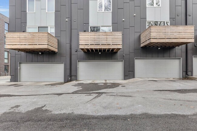 Building Photo - 2712 McGee Trafficway