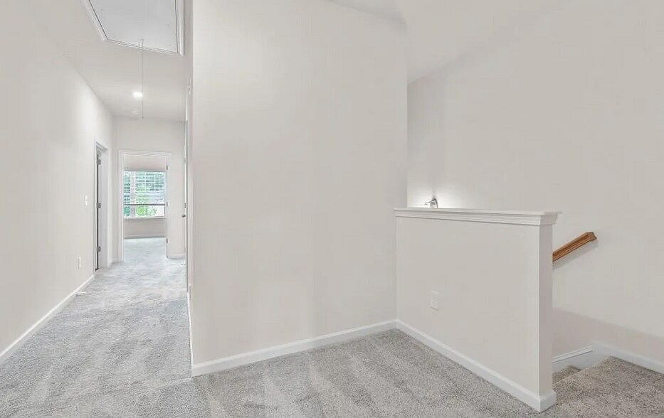 Building Photo - 257 Dupont Dr