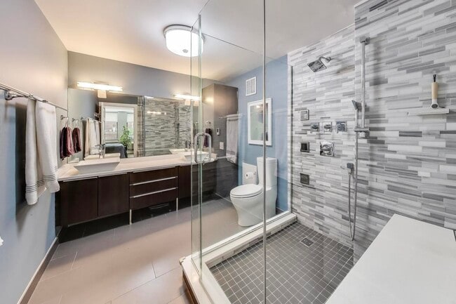 Building Photo - 1110 N Lake Shore Dr