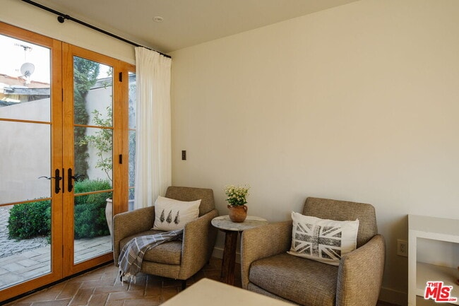 Building Photo - 2640 Clyde Ave