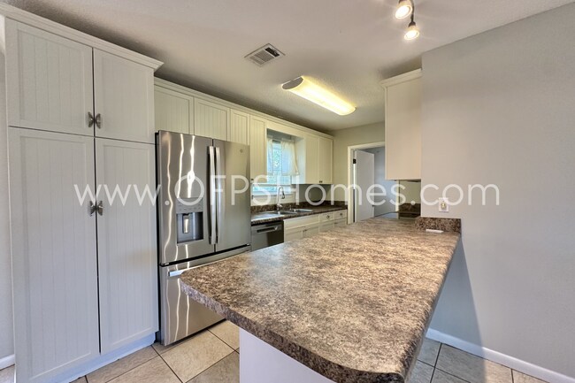 Building Photo - Move-in Special w/ Signed Lease by April 15