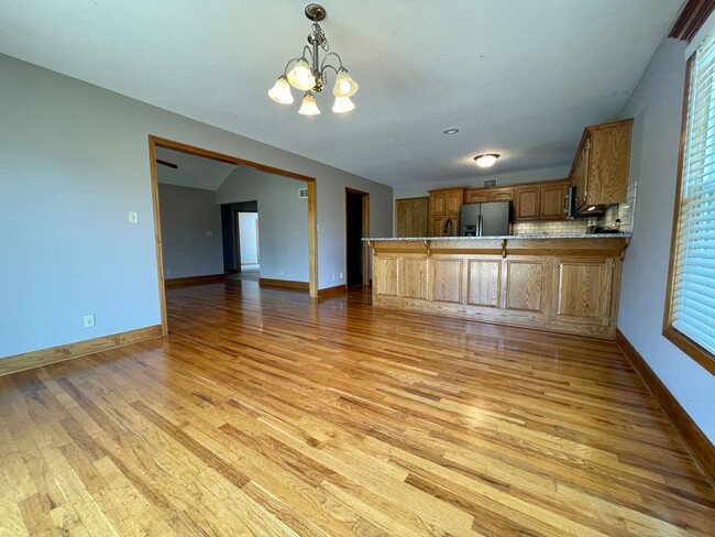 Building Photo - 2302 Shenandoah Dr