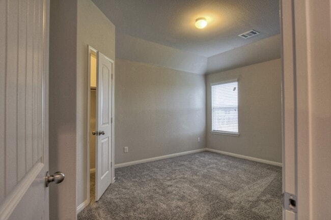 Building Photo - 9517 Yellow Rose Dr