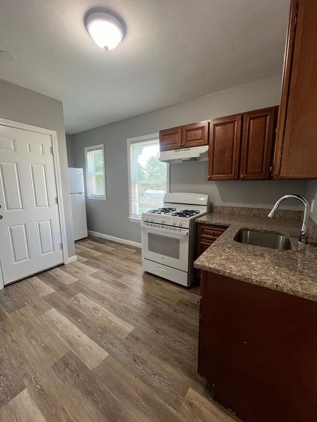 Building Photo - 94 Armandine St