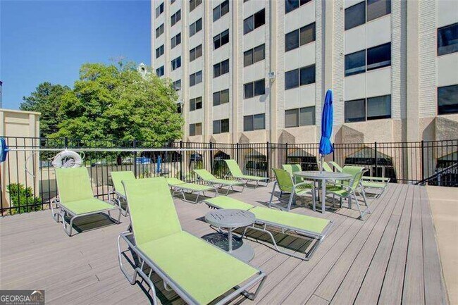 Building Photo - 2479 Peachtree Rd NE