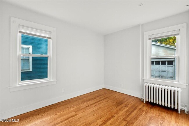 Building Photo - 4 Edison Ave