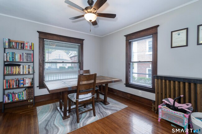 Building Photo - 271 Brown St