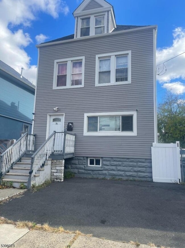 Building Photo - 36 Augusta St