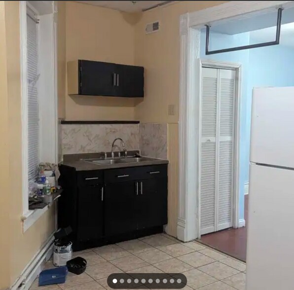 Big kitchen. - 1722 S Ashland Ave