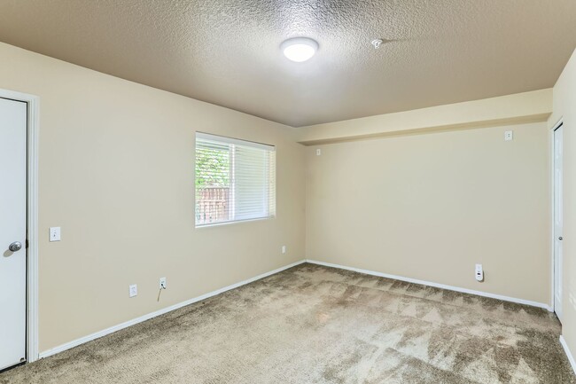Building Photo - Elegant Forest Heights 3 bedroom, 3 bath Brownstone Home!