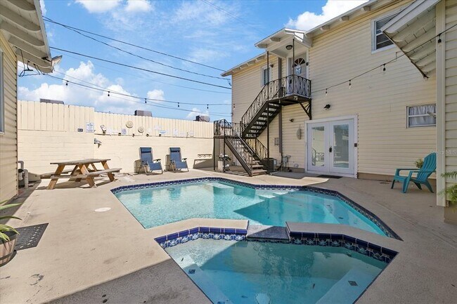 Building Photo - 3801 1st Ave S