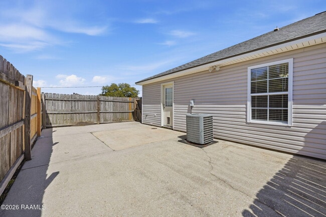 Building Photo - 1422 Southport Blvd