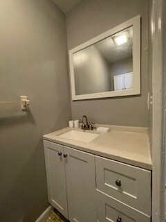 1/2 bath 1st floor - 184-1 Robert Treat Dr