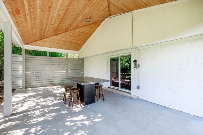 Building Photo - 12826 Hill Dr