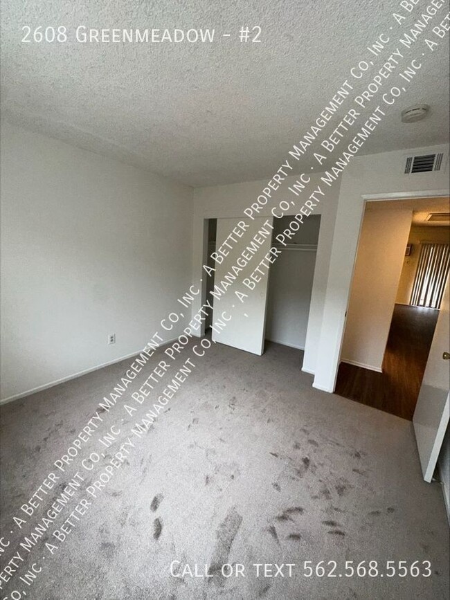 Building Photo - 2 BED/2 BATH w/garage & private patio.  Sm...