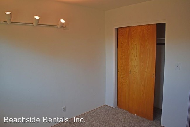 Building Photo - 2 br, 1 bath House - 11 12th St