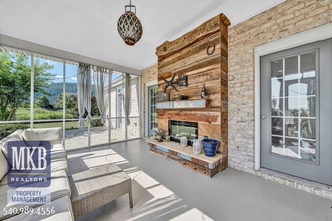 Building Photo - 7621 Nandina Dr