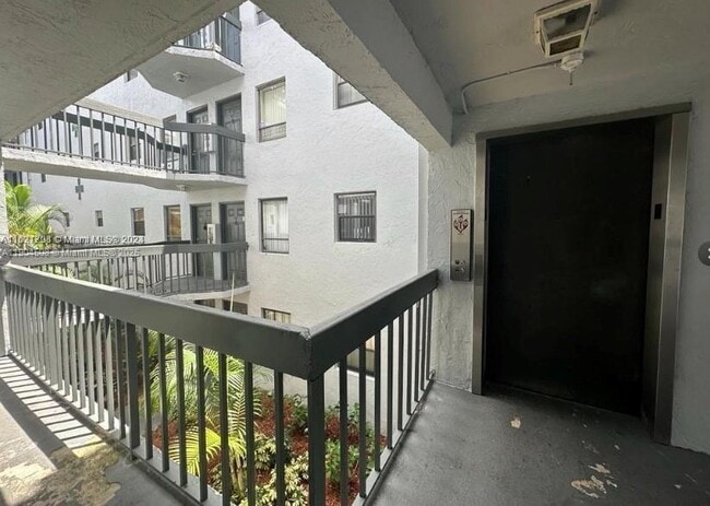 Building Photo - 1880 N Congress Ave