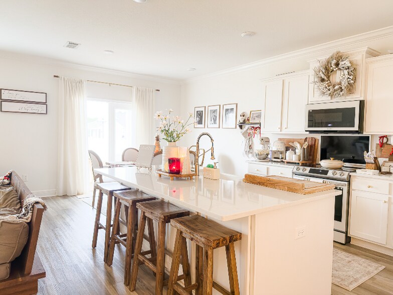 Building Photo - 211 Piper Cv