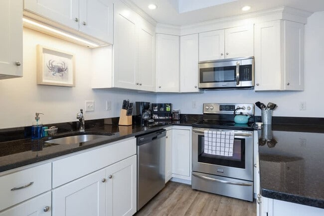 Building Photo - 128 Ashworth Ave