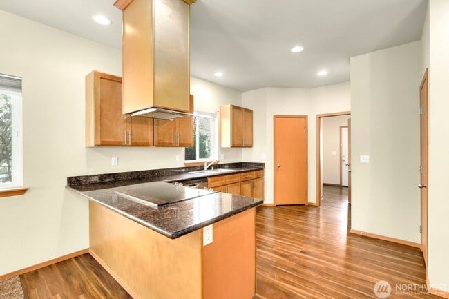 Building Photo - Amazing 3 Br 2.5 bath 2 car gar home in Ta...